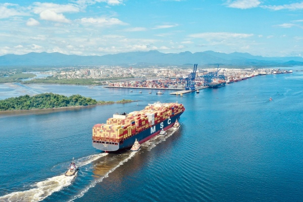 Terminal de Contenedores de Paranaguá atiende al buque de mayor eslora