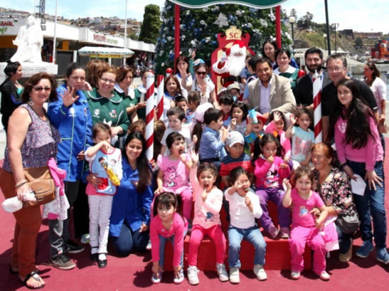 Empresa Portuaria Valparaiso Regalo A La Comunidad El Arbol De