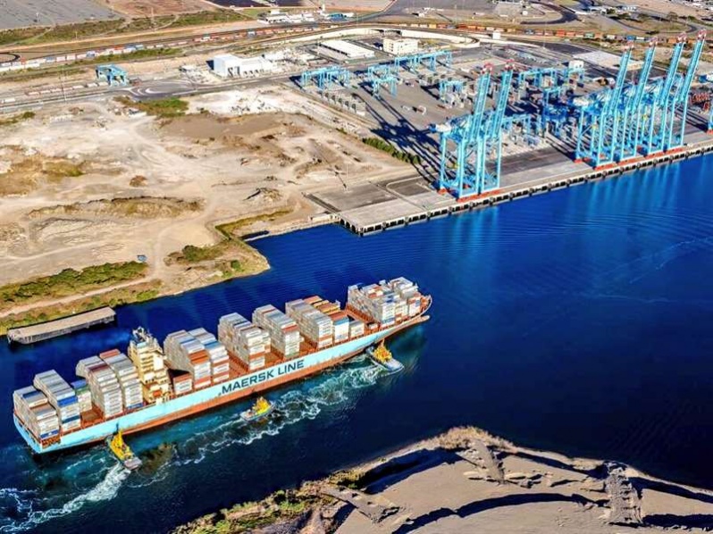 APM Terminals L zaro C rdenas inici operaciones con arribo de