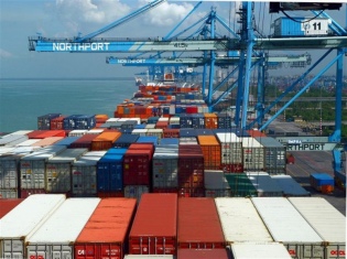 Recargos se debilitan y caen incluso más rápido que las tarifas de base del transporte marítimo de contenedores