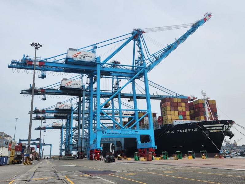 APM Terminals Callao invirti m s de US 25 millones en gr as eRTG