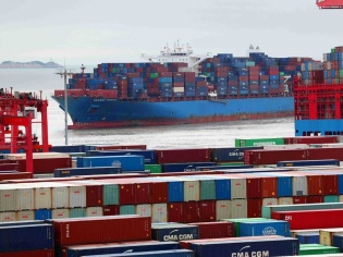 Repentino auge de la demanda genera congestión en los puertos de Shanghái, Ningbo y Shenzhen