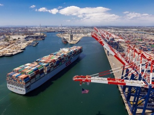 China y EE. UU. elevan las tensiones en el transporte marítimo con gravámenes portuarios mutuos