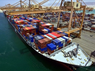 Sector portacontenedor, paradójicamente, podría beneficiarse del conflicto en el Golfo Pérsico