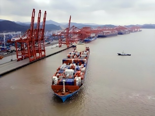 Erosión de la demanda global, el gran factor a considerar por el sector portacontenedor en la crisis de Medio Oriente