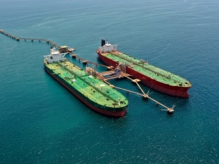 Exportaciones petroleras de Venezuela reconfiguran flujos globales y reducen protagonismo de la “flota en la sombra” 