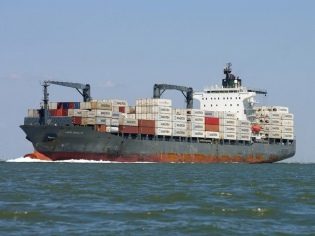 Compraventa de portacontenedores mantiene fortaleza pese a baja en las transacciones en el primer semestre
