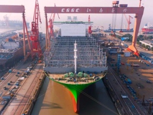 Economías de escala podrían desatar una carrera entre las navieras por buques de 27.000 TEUs     