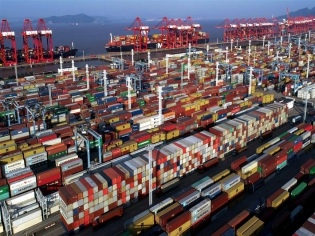Congestión en los puertos de contenedores de China altera itinerarios y anticipa un octubre complejo